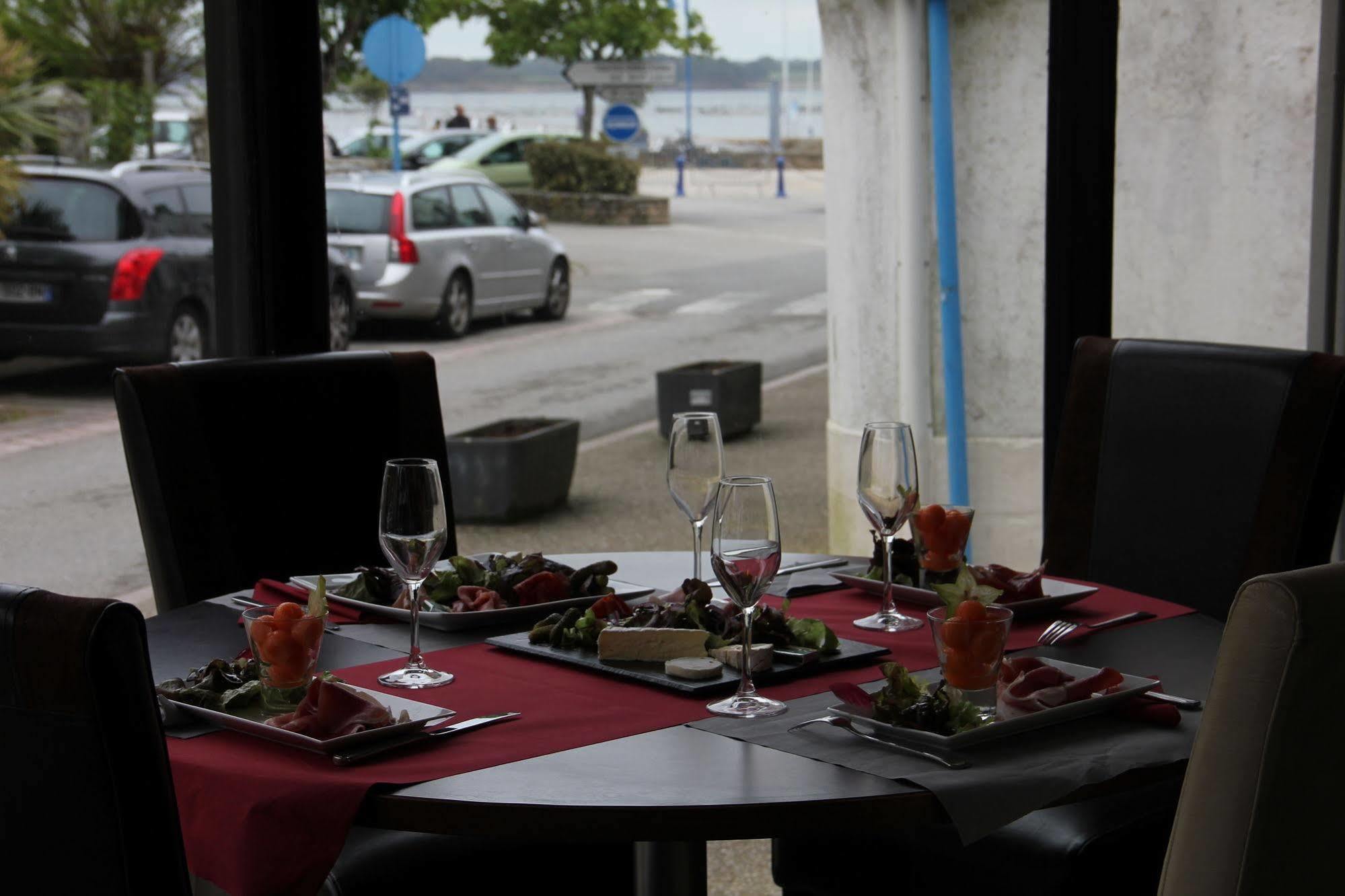 Hotel Restaurant La Voile - Le Dock'Er Locmariaquer Exterior photo